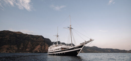 Plan your first Komodo liveaboard with tips on pacing, yacht life, dragons, and island routes.