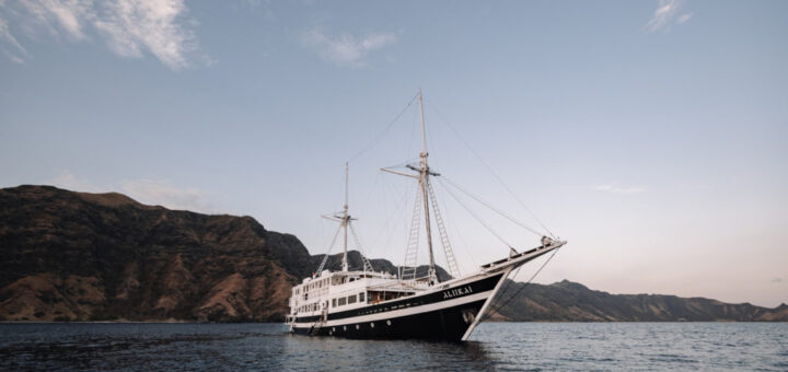 Plan your first Komodo liveaboard with tips on pacing, yacht life, dragons, and island routes.